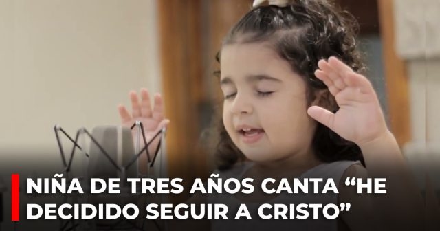 Niña de tres años canta “He decidido seguir a Cristo”