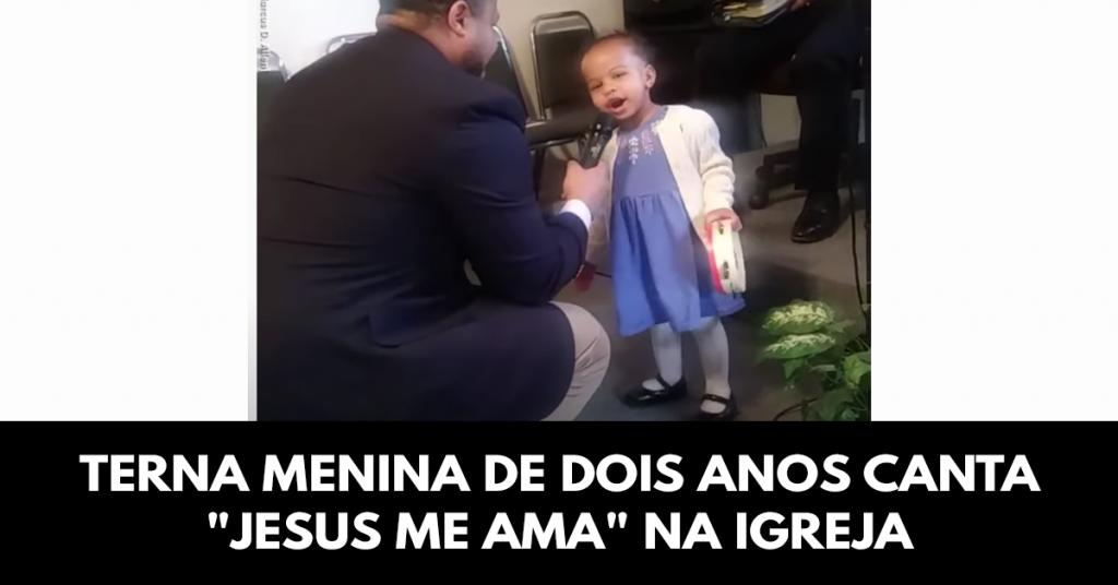 Terna menina de dois anos canta Jesus me ama na igreja