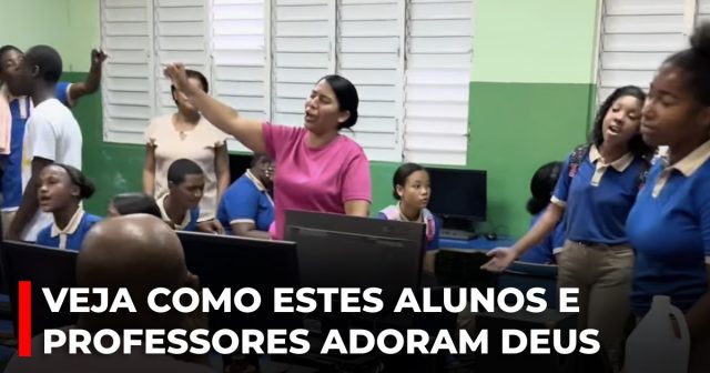 Veja como estes alunos e professores adoram Deus