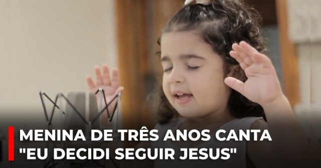 Menina de três anos canta Eu Decidi Seguir Jesus