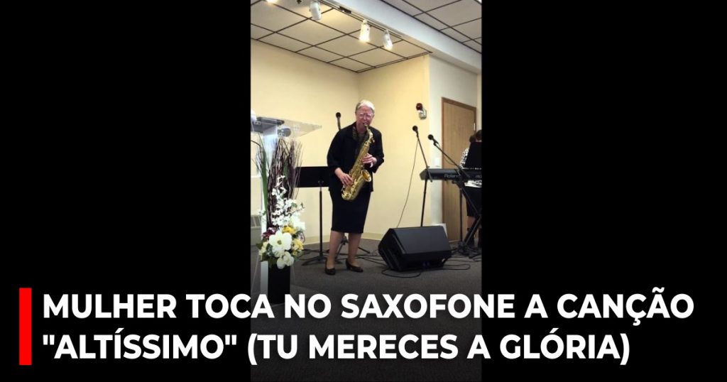 Mulher toca no saxofone a canção Altíssimo (Tu mereces a glória)